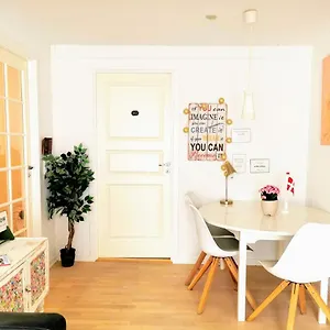 300 Meter Walk To Lego House - 80m2 Two Bedroom With Garden - Unit B Apartament
